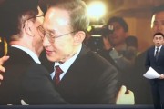 八字事业李明博、朴槿惠给金文洙打气 鼓励其争取赢得韩国大选